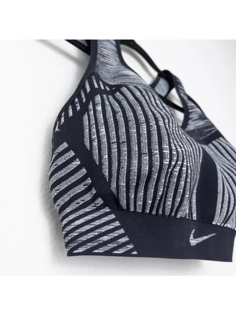Nike Fe/Nom Flyknit High Support Sports Bra S Black White Non Padded Racerback